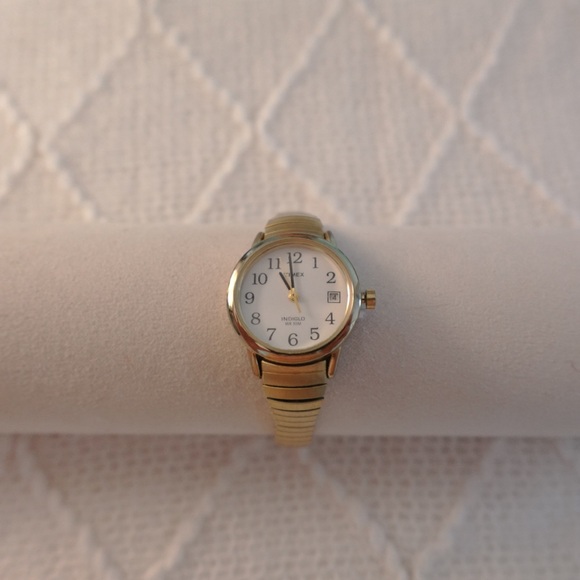 Vintage Gold Timex Bracelet Watch‎ - Picture 2 of 8